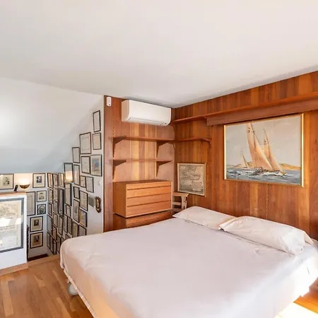 Great 70's Style House Villa