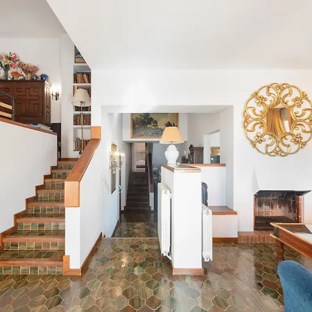 Great 70's Style House Villa